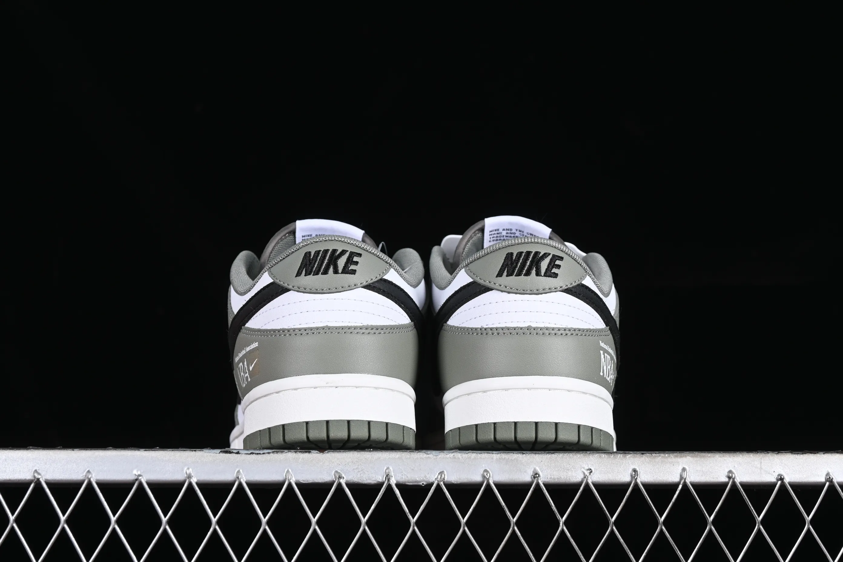 All Categories Nk SB Dunk Series Nk SB Dunk Low Low-top sneakers N version Nk Dunk Low "Paris" NBA Paris Game SB low-top casual sneakers FZ4624-001
